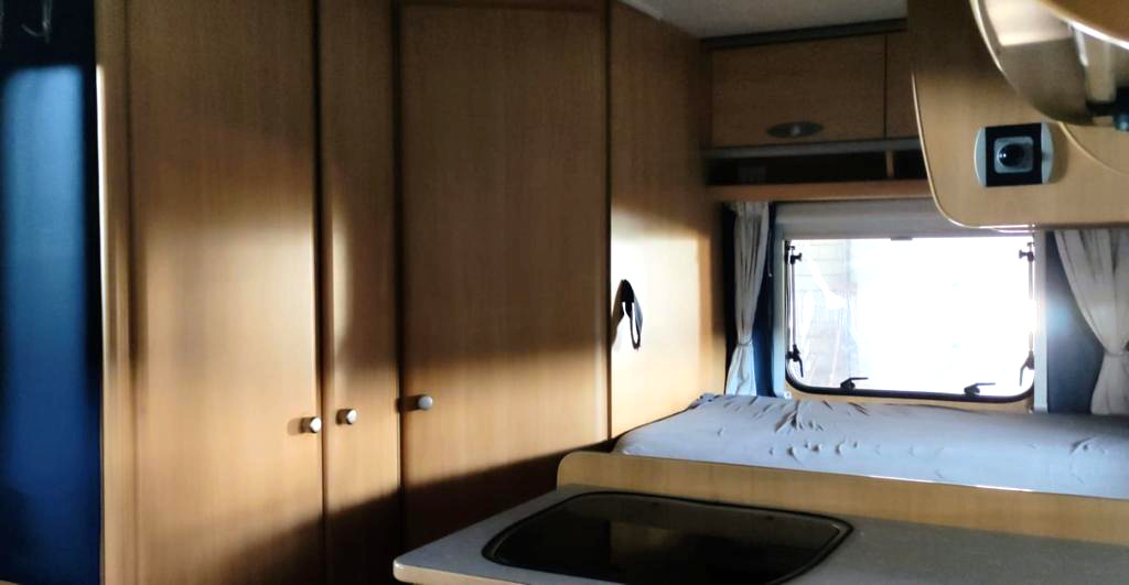 Camperverhuur Valencia Dethleffs Binnen