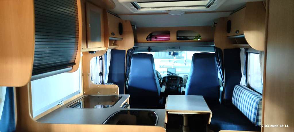 Camperverhuur Valencia Dethleffs Binnen