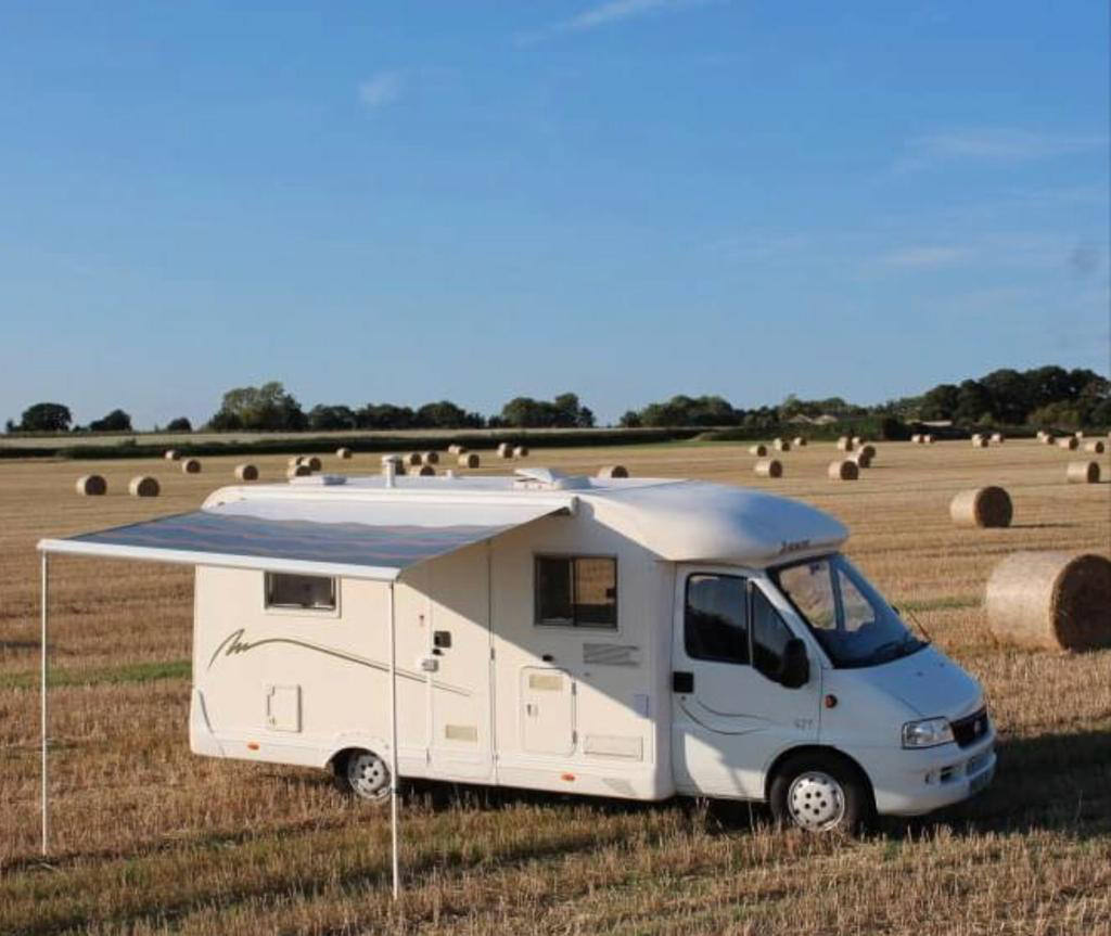 Camperverhuur Valencia Dethleffs Buiten