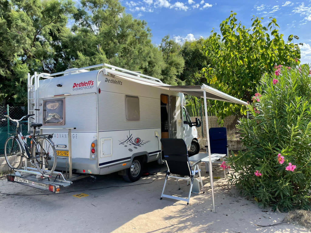 Camperverhuur Valencia Dethleffs Buiten